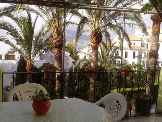 Casa con atelier-workshop.