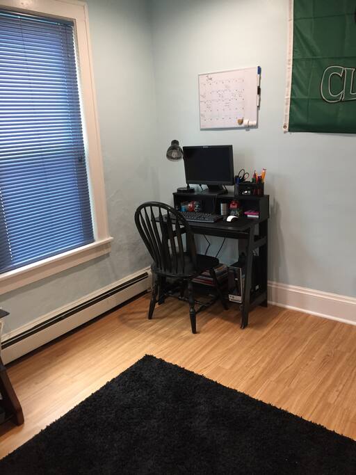 Desk (computer does not work)