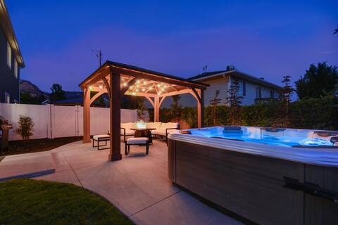 ⭐️Private Hot Tub + Fireplace + Covered Patio + 75" TV