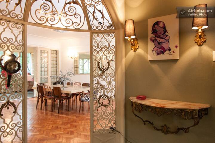 Stylish 250 sqm 4 bedroom apartment gallery image 3