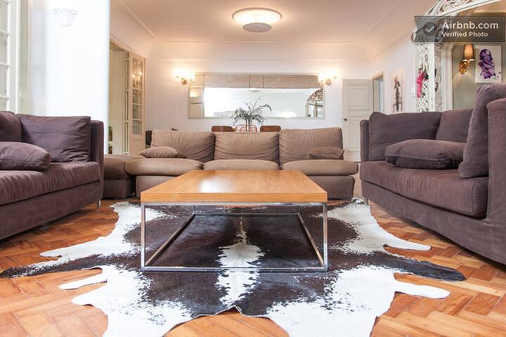 Stylish 250 sqm 4 bedroom apartment gallery image 2