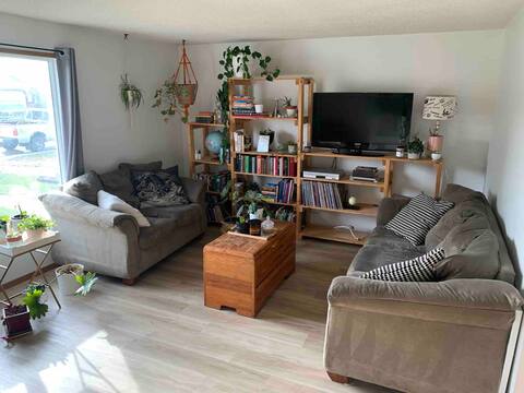 Cozy Duplex for your stay in Red Deer!