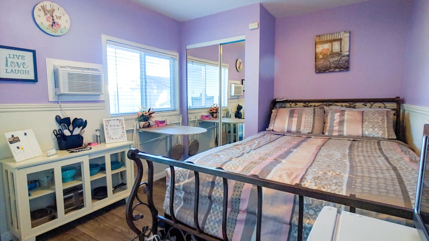 Private Cozy Studio+Wifi +Kitchenette +Parking ❤️