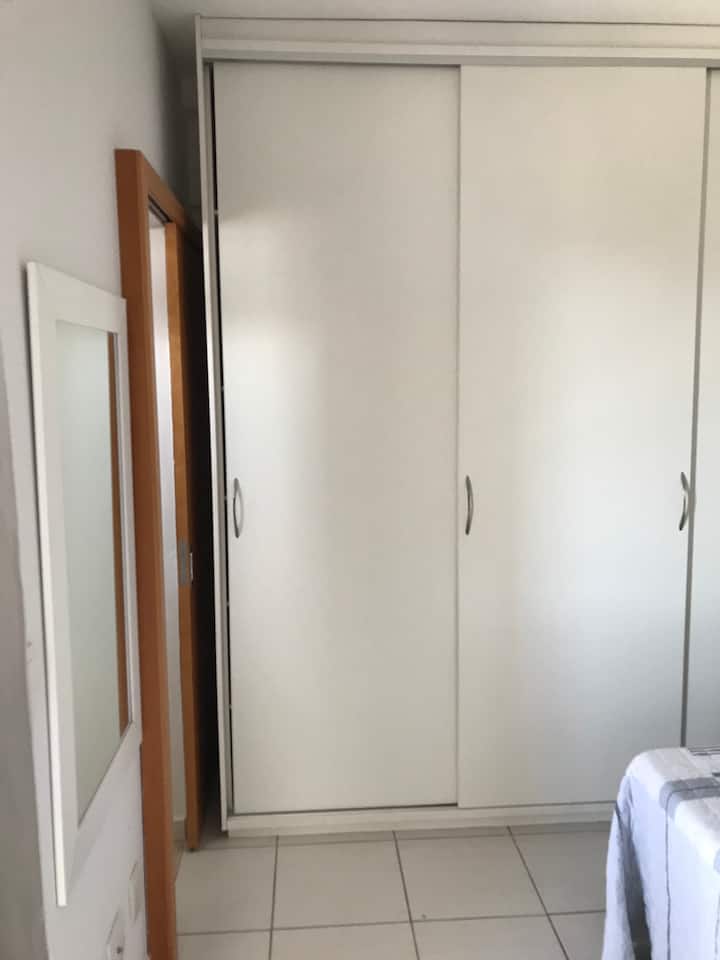 Ოთხკარიანი გარდერობი.