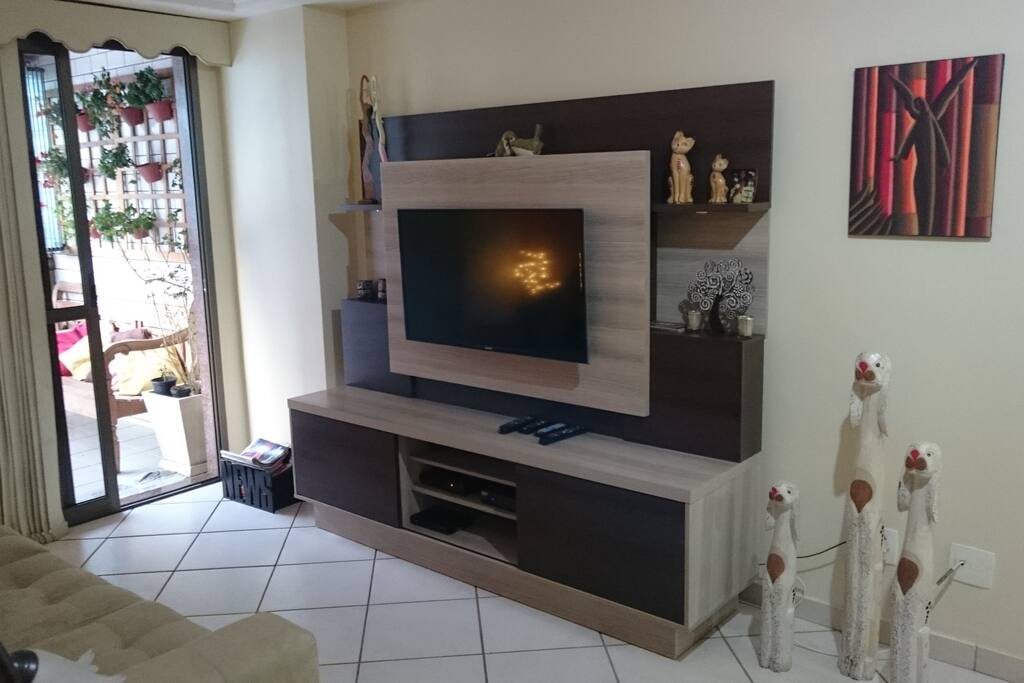 Com internet, wi-fi, netflix e tv a cabo