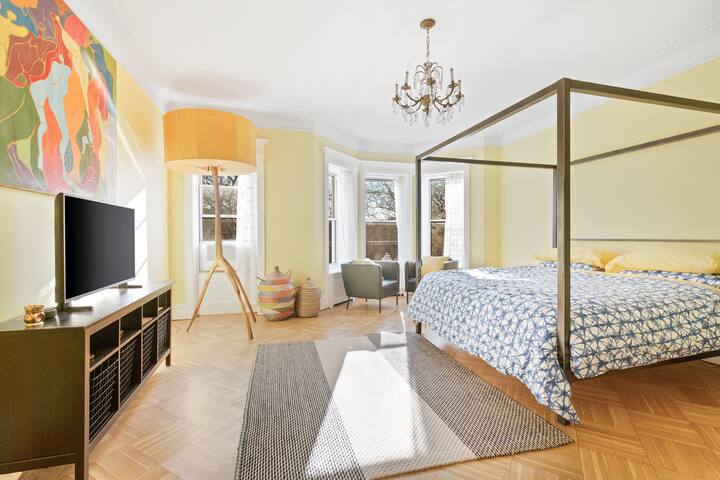 House of Oyo – A Historic Brownstone Mansion gallery image 2