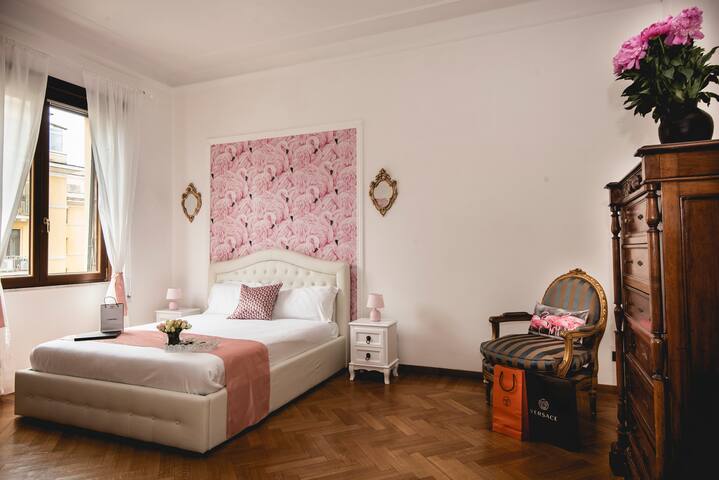 St. Peter Heart with jacuzzi luxury apartment gallery image 4