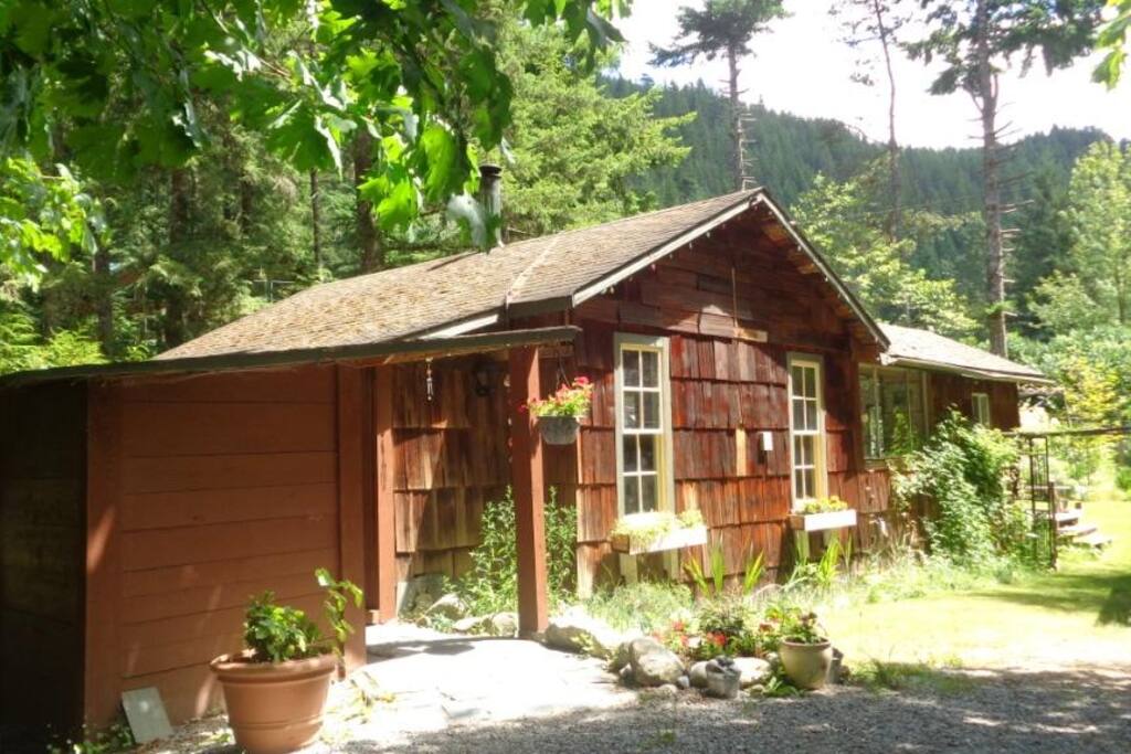 Cabin In Paradise Valley Squamish Cabins For Rent In Squamish