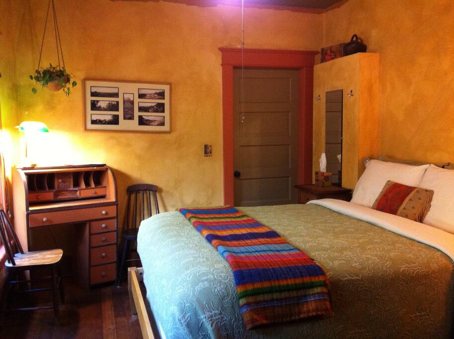 West Room Fertile Ground downtown Bed & Breakfasts for Rent in