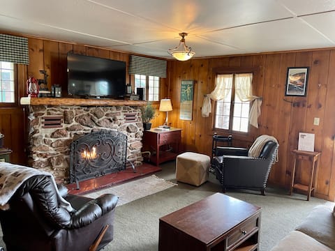 Top performing Airbnb: James Cabins #4 w/Hot Tub, 2 Bdrms No Clean Fee in Grand Lake