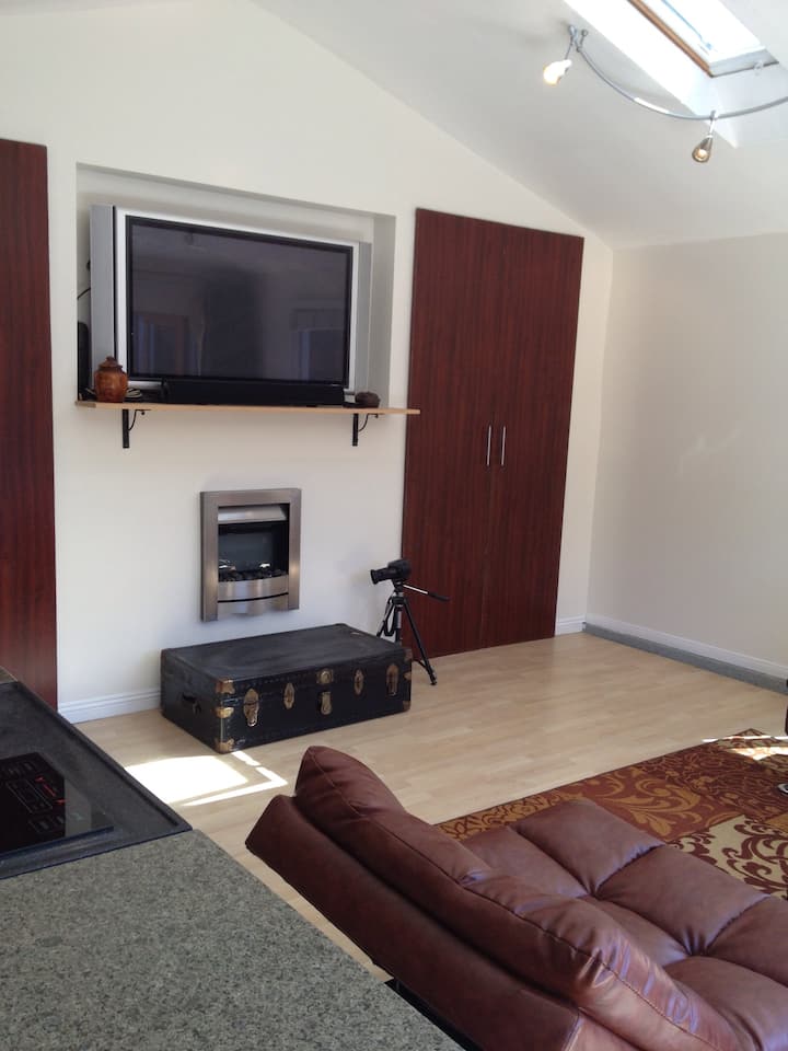 Komplet posteljine i ukras iz 80-ih.