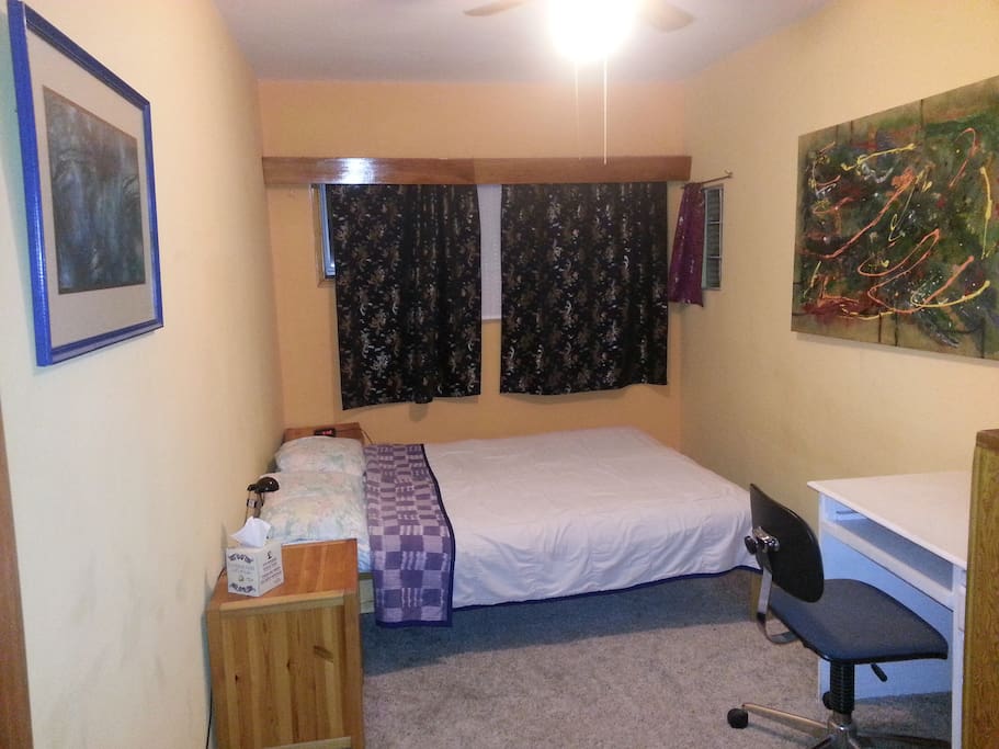 Quiet, cozy bedroom