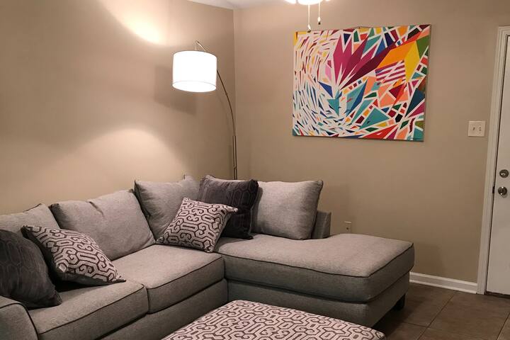 Modern, Cozy Apartment 25 min from New Orleans
