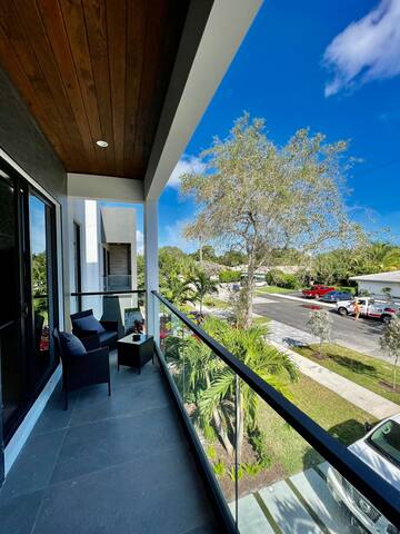 Las Olas Elements with Pool & Spa Near Beach gallery image 5