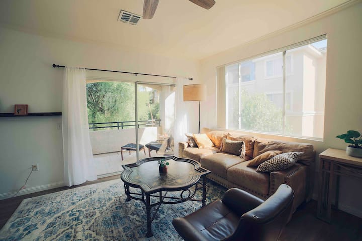 Gated 1 BR Condo w/Den+King Bed near Papago Park