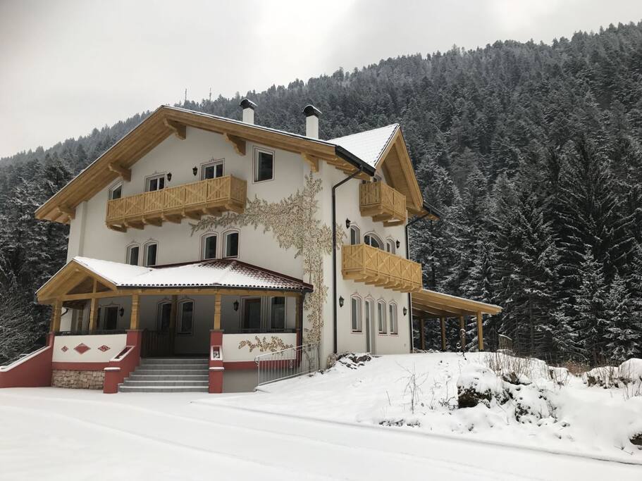 Residence Genzianella composto da sette appartamenti in Classe energetica A di recentissima ristrutturazione. La strada è censita come Località Novic - Residence Genzianella, an A Class master in energy saving and enviromentally friendly building.