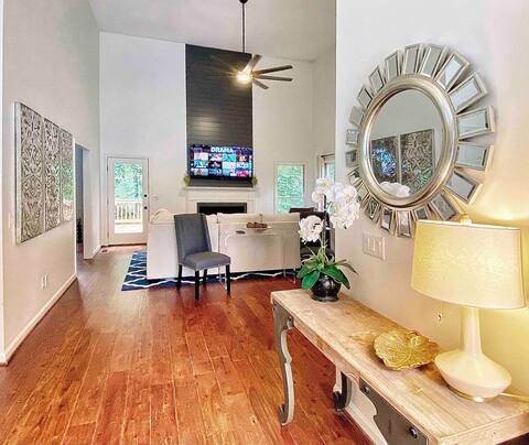 1.5mi to Avalon & DT | Arcade | Grill | Firepit