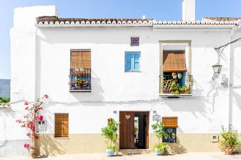 Spacious village house, 3 bedrooms, garden & pool