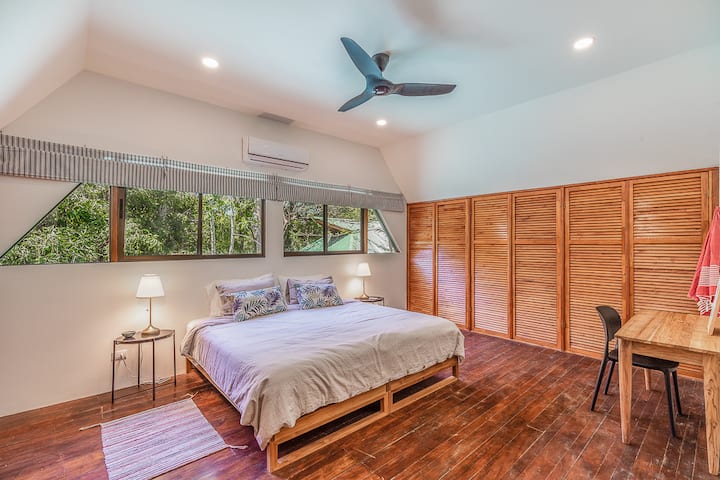 5号卧室-二楼主卧