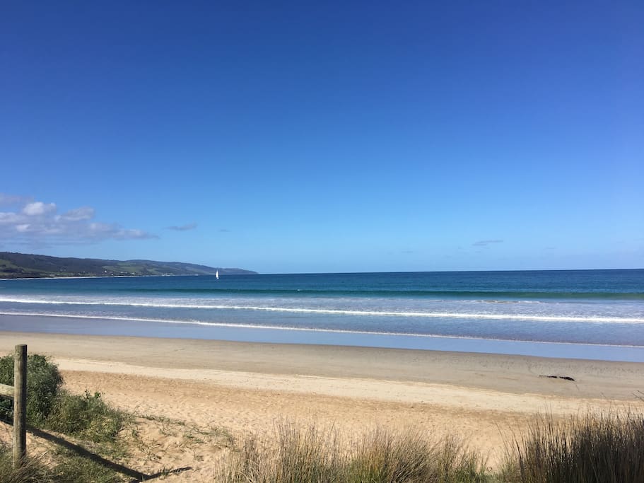 The Beach only minutes away.
short drive to town to Shops Cafe's Restaurants