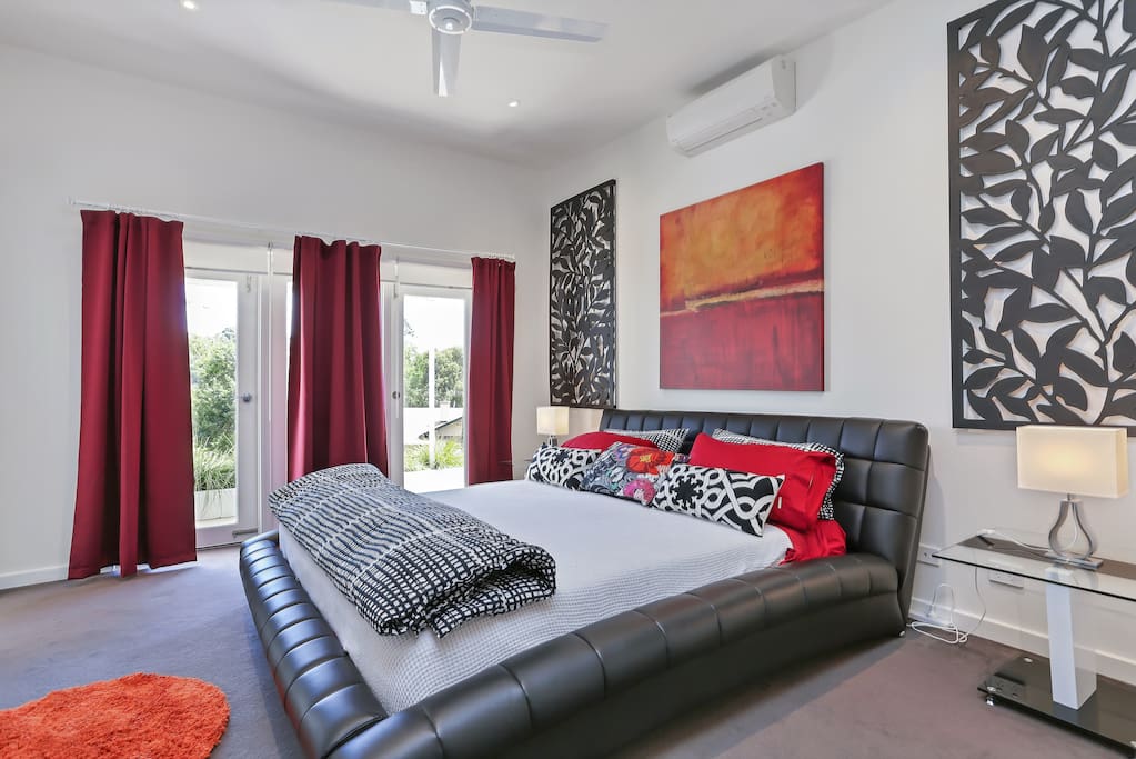 Luxury King Sunset Suite. Reverse cycle air con.