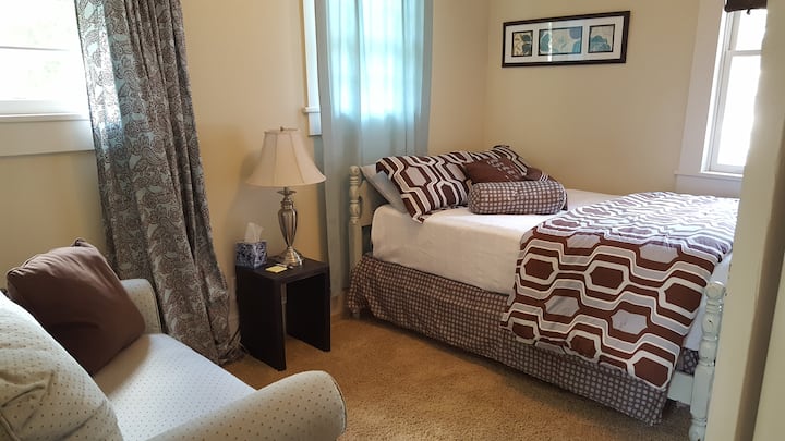 Guest bedroom