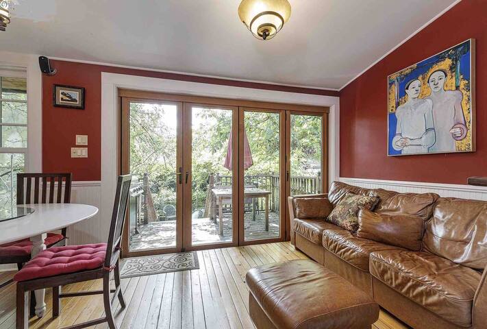 Immaculate Elegant House Downtown NW gallery image 5