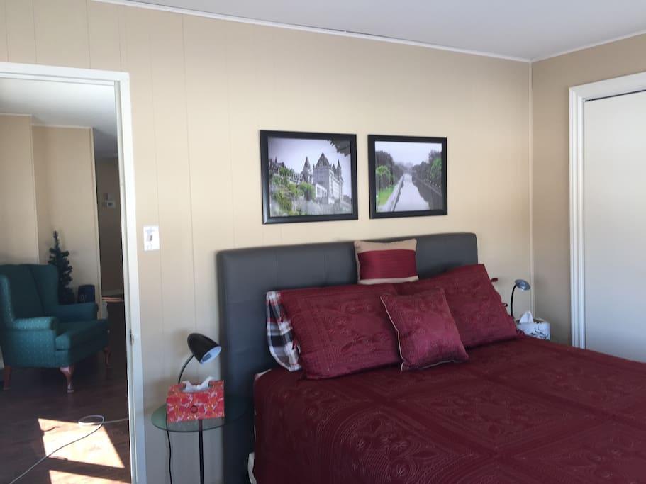 Master Bedroom with queen size bed.