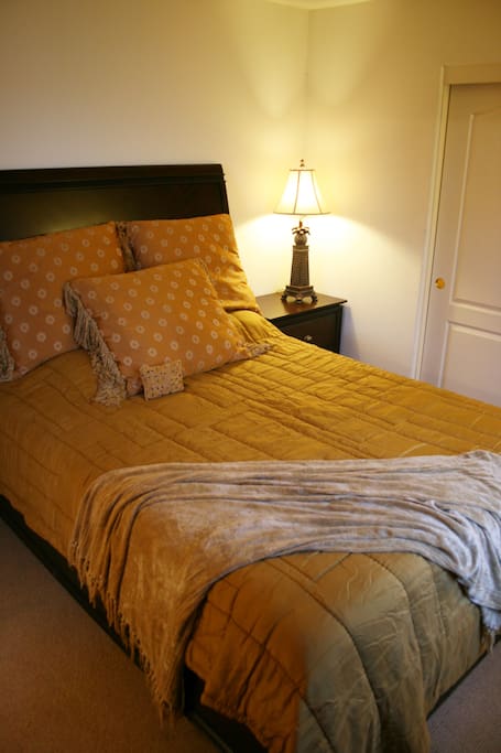 Cherrywood Queen Bed