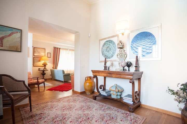 Stylish villa with pool and AC near Rome