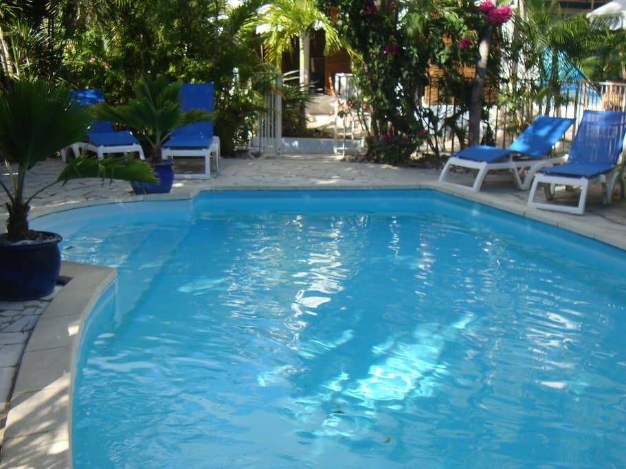Piscine privée de la résidence