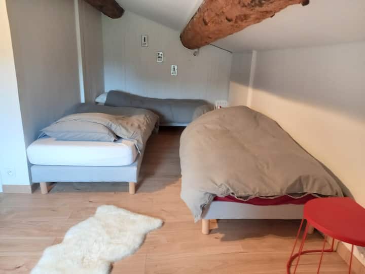 3 x 90 เตียง