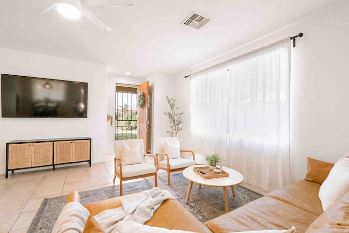 Heated Private Pool & Spa! King-sized Beds! - Goodyear, AZ