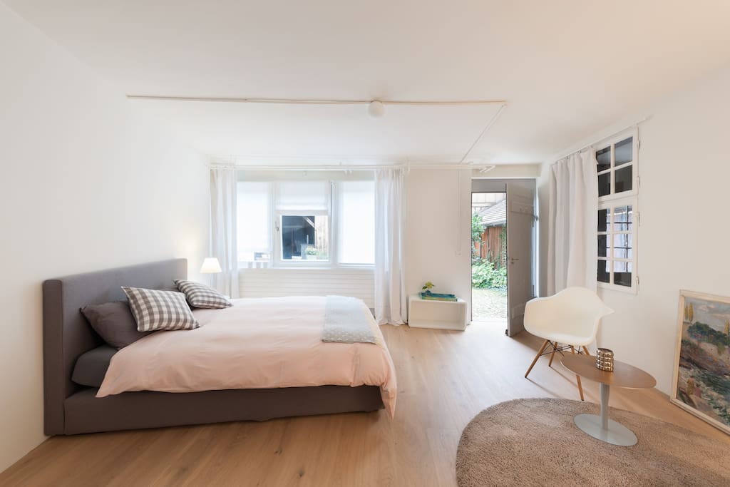 Schlafzimmer mit Sitzecke