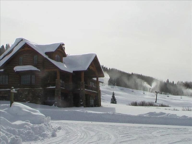 5 Bedroom Ski in Ski Out-at base of Gold Link Lift