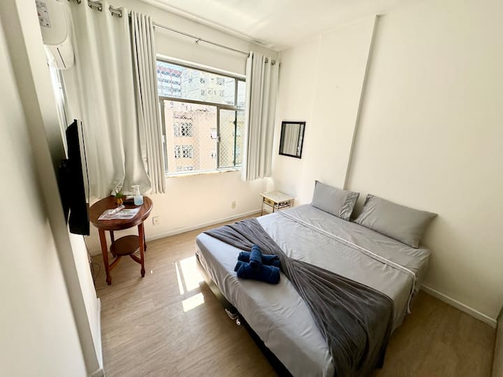 kamer 2 queensize bed, smartv airconditioning, grote kast, eenpersoonsmatras D33 1,88 x 88 cm (optioneel)