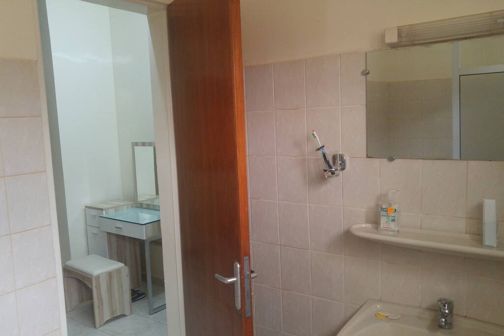 Chambre 1: Salle de bain