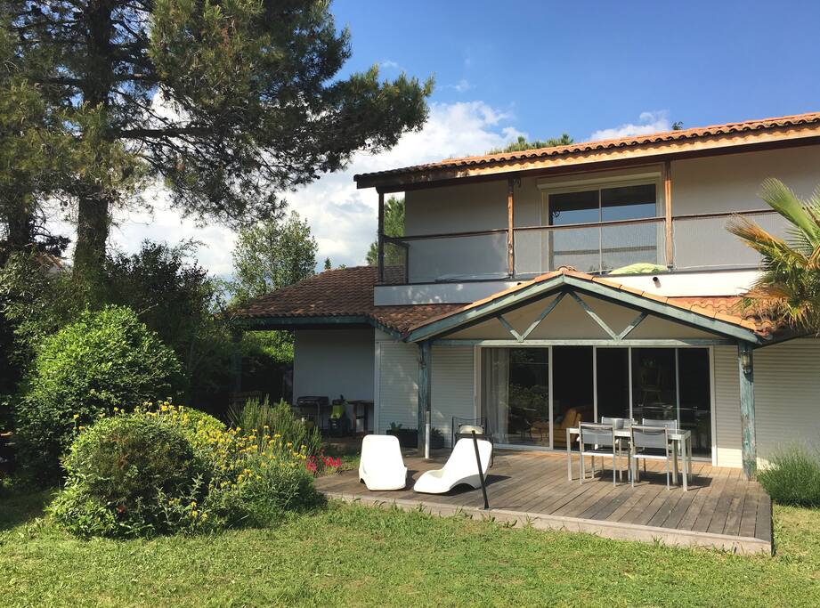 Maison vue du jardin