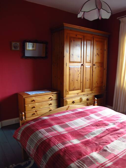 Plenty storage space in bedroom
