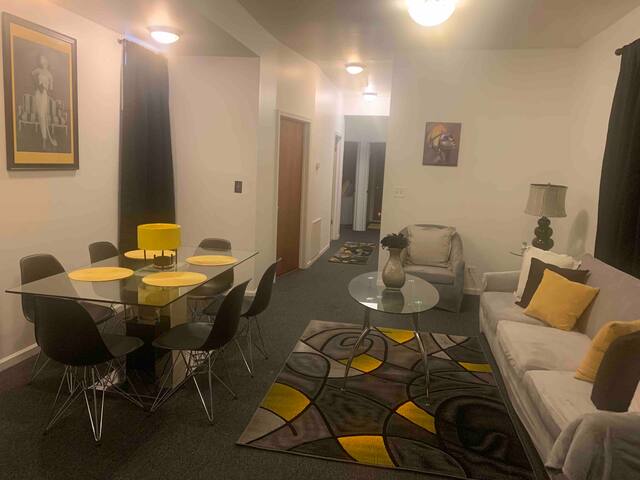 Charming 3BR, 2BA, only 10 minutes to downtown gallery image 2