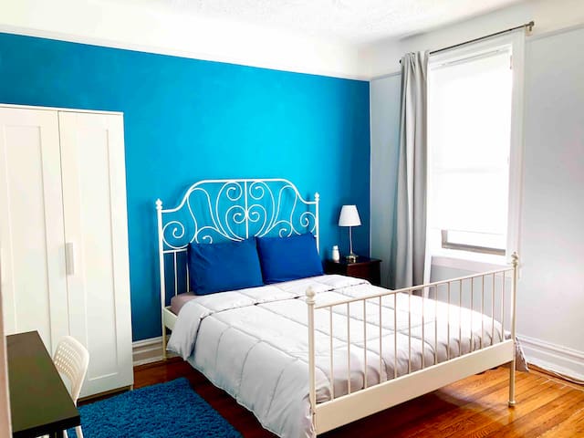 Affordable, Clean / Cozy place near  Subway
