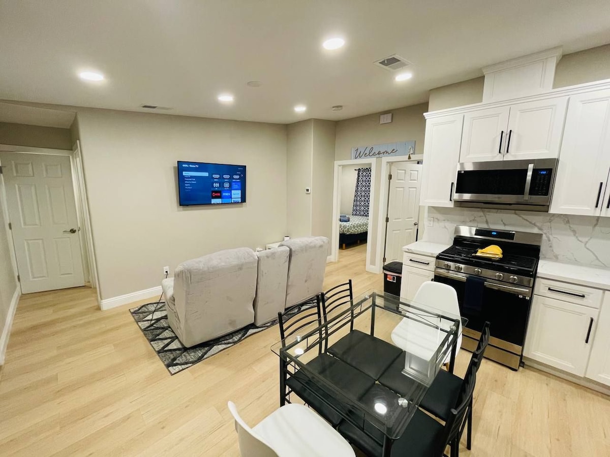 Top performing Airbnb: 15min Dwntwn/HotSpots/San Diego Convention Center in National City