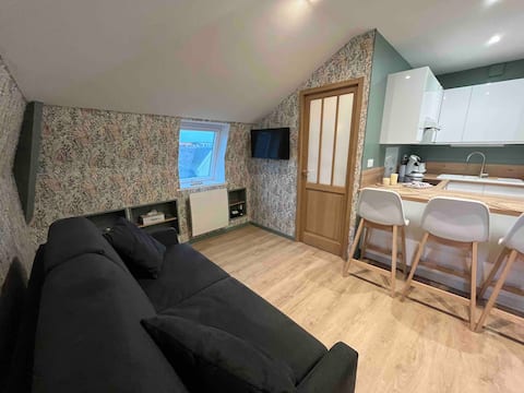 Popular Airbnb listing: Nice studio, 4 people, sea view, parking, 100 m from the sea. in Wimereux