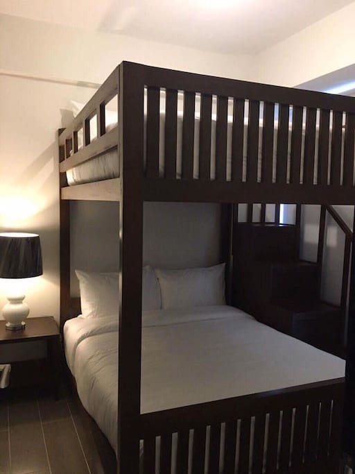 double deck queen bed for 2-5 pax