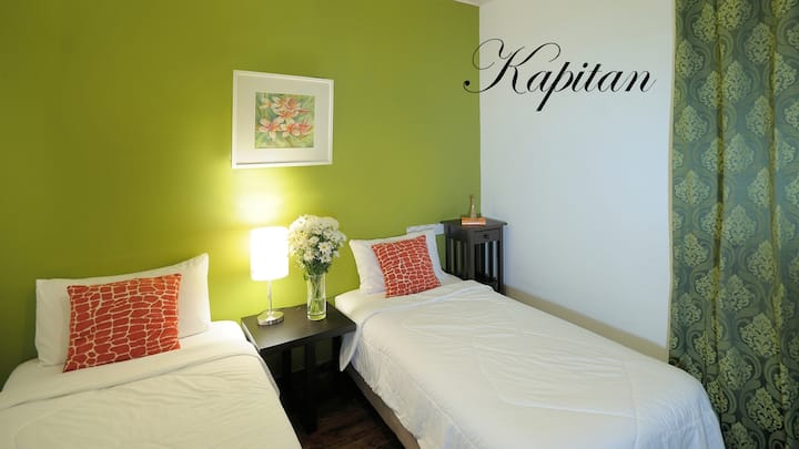 Kapitan Room (2 single beds for 2 pax)