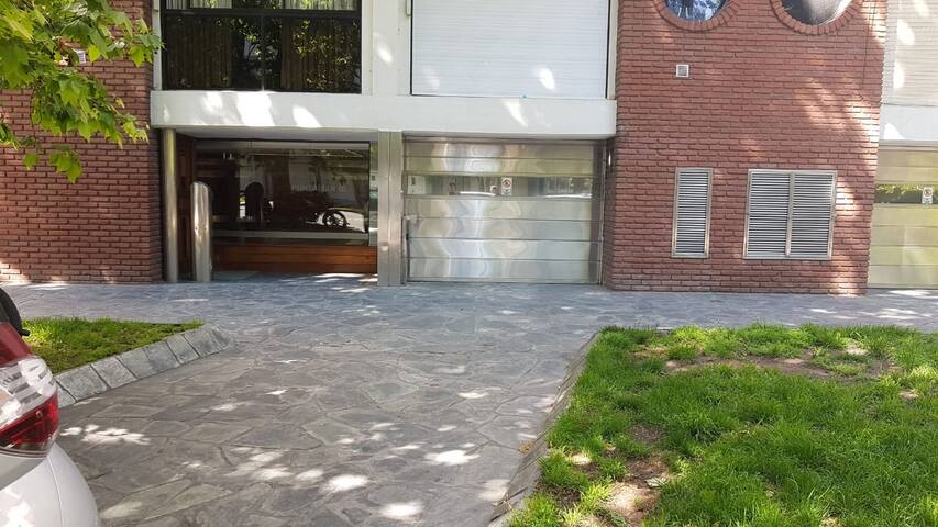 Luminoso dpto a 300m de la playa con cochera