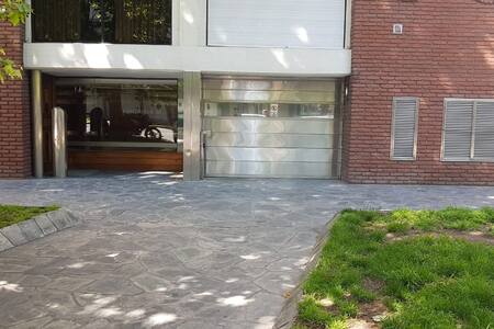 Luminoso dpto a 300m de la playa con cochera