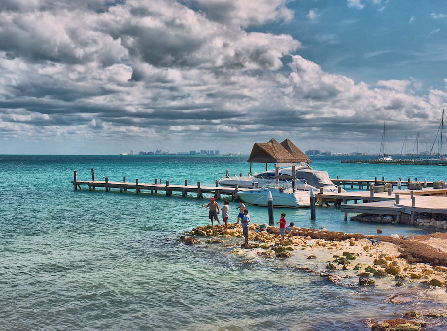 Muy cerca del mar, y de Puerto Juárez
