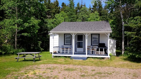 Top Airbnb: Cottage on Spectacular Bay of Fundy in Cumberland