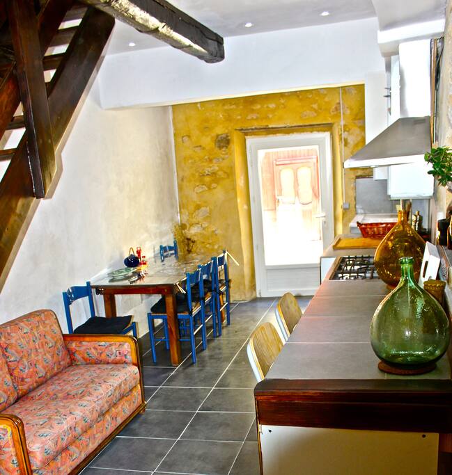 La cuisine-salle à manger 1
The kitchen and dinning room 1